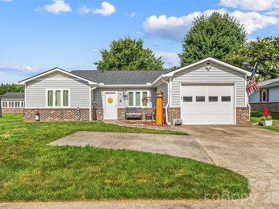141 Derbyshire Dr