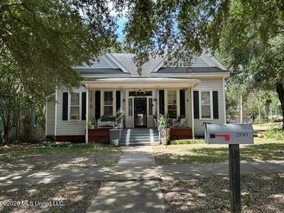 200 Magnolia St