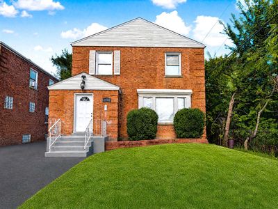 2042 W 76th St