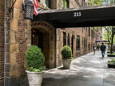 215 E 73rd St #4A