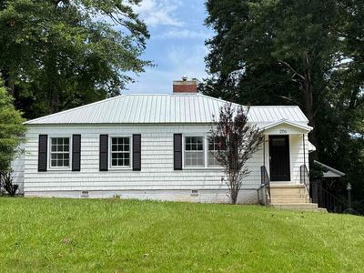 206 Bay St