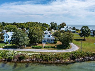 218 Fleeton Point Cir