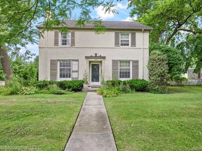 Property at 1894 Broadstone Rd, Grosse Pointe Woods, MI
