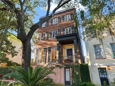 11 W Jones Street