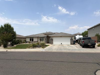 3307 E Holly Dr