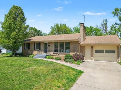 725 Parkway Dr NE