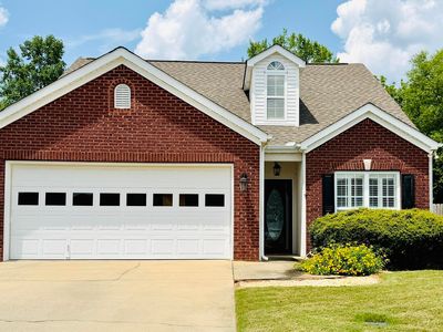 221 Belmont Cir SE