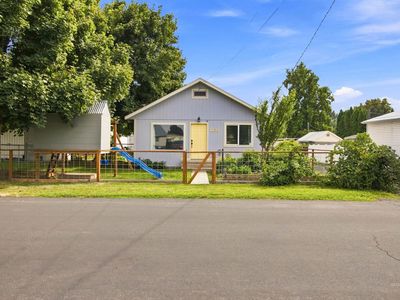 1232 & 1232-1/2 Grelle Ave