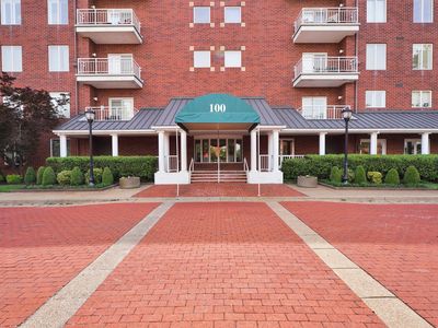 100 NW 1st St APT 205