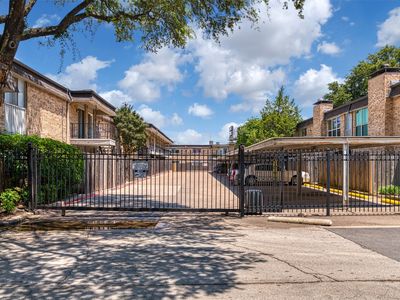 10252 Regal Oaks Dr #B