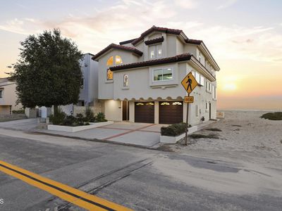 3933 Ocean Dr