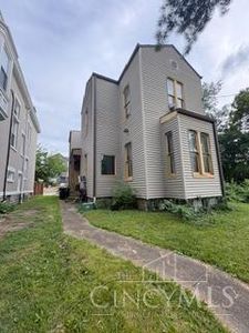 663 June St