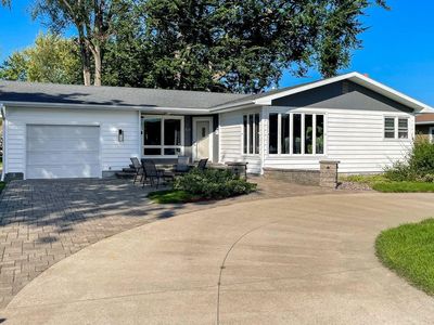 1919 La Crescent Court