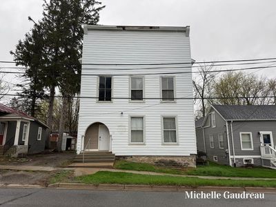 116 W Main St SE