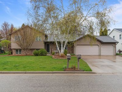 2212 W Seneca Dr