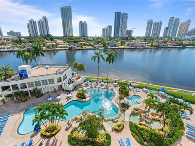 19101 NE 36th Ct APT 808