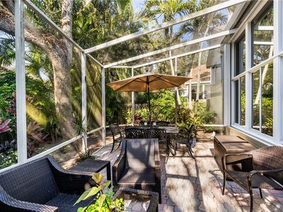 8827 Lakeside Cir