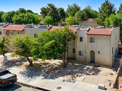 102 E Lancaster Blvd