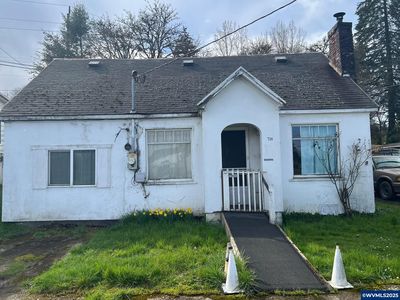 718 SE Washington St