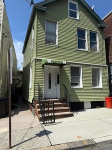 1515 Manhattan Ave