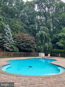 12 Country Club Ln