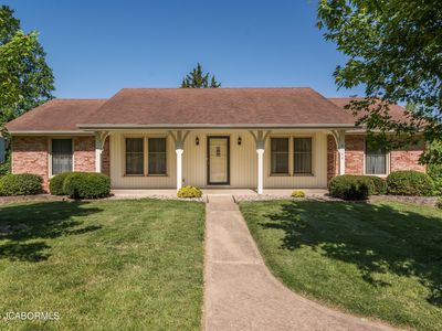 4104 Greenbrier Dr
