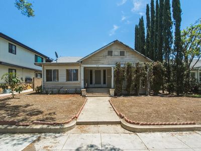 328 N Isabel St