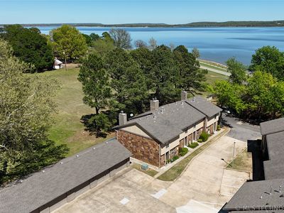 701 Lakeshore Dr APT 10