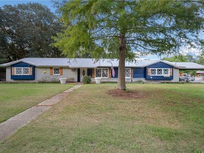 5009 Chaucer Dr