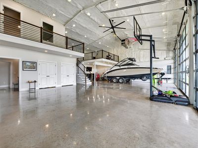 9082 Wolfe Run