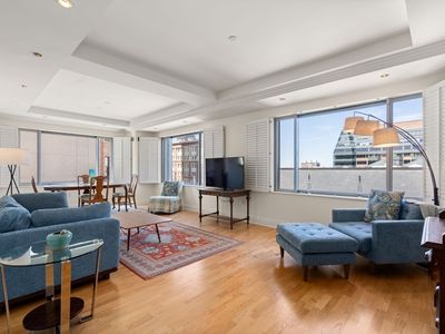 1 Huntington Ave APT 807