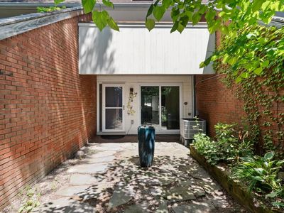388 College Street #4