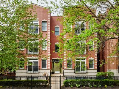 6024 N Damen Ave #2N