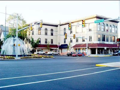 53 W Main St