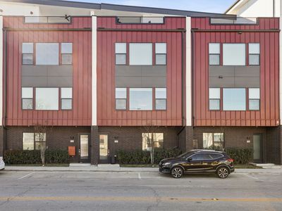 1901 S Harwood St #107