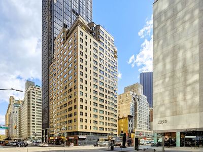77 W 55th St APT 15G