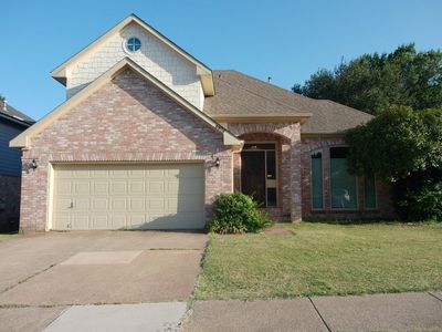 6808 Greenleaf Dr