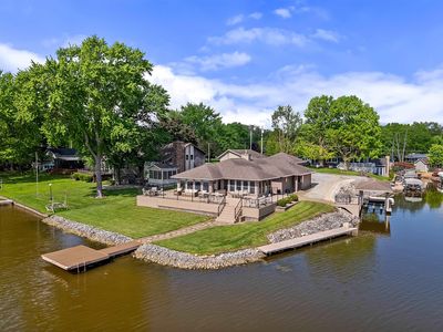 2409 S Pleasant Valley Ct