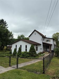 125 Ayers Ave