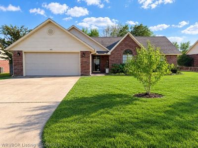 103 W Dora Ln