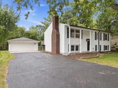 30W234 Claymore Ln