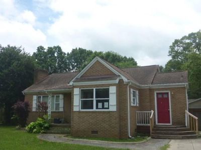 160 Stonewall Cir SW