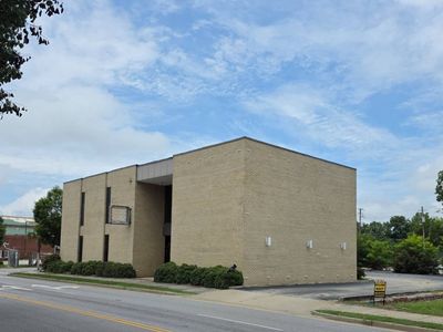 300 E Main St