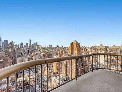 167 E 61st St APT 26C