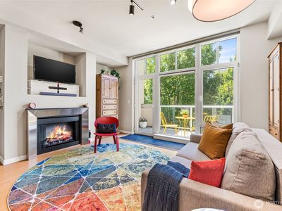 17 W Mercer Street #206