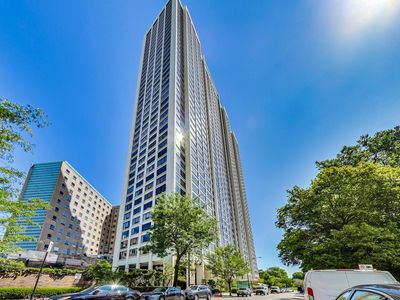 2800 N Lake Shore Dr APT 2414