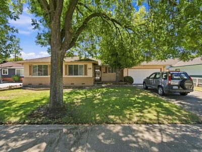 226 E Canterbury Dr