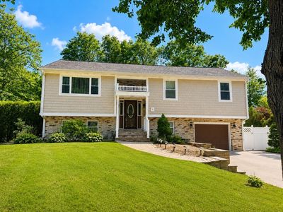 Property at 2 Cutter Ln, Dartmouth, MA