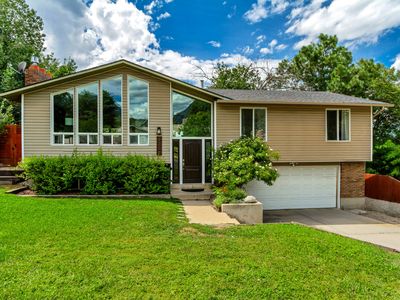 9706 S Raintree Dr