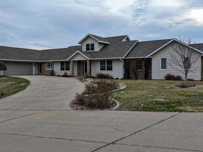 300 Calumet Cir
